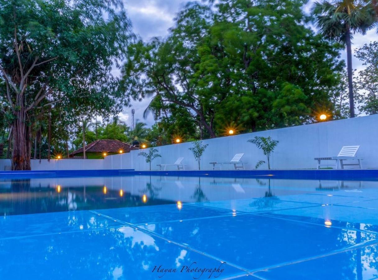 Mrd Beach Hotel Trincomalee Exterior photo