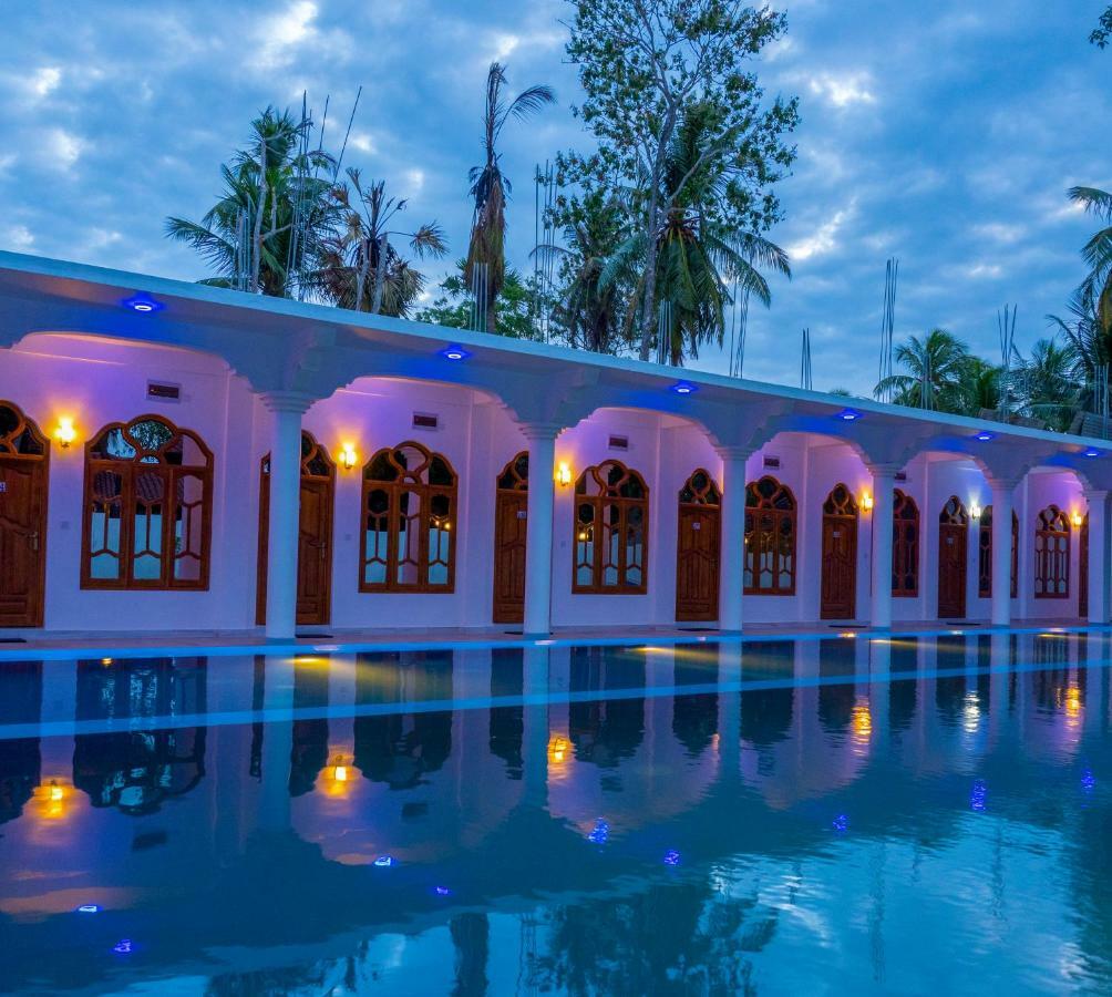 Mrd Beach Hotel Trincomalee Exterior photo
